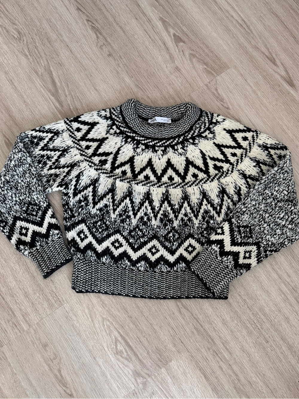Zara Black & Off White Pattern Crewneck Wool Knit Sweater